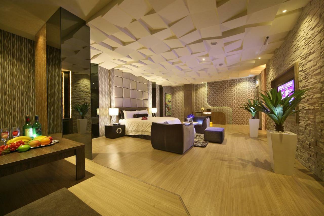 Doule Motel 台中市 エクステリア 写真