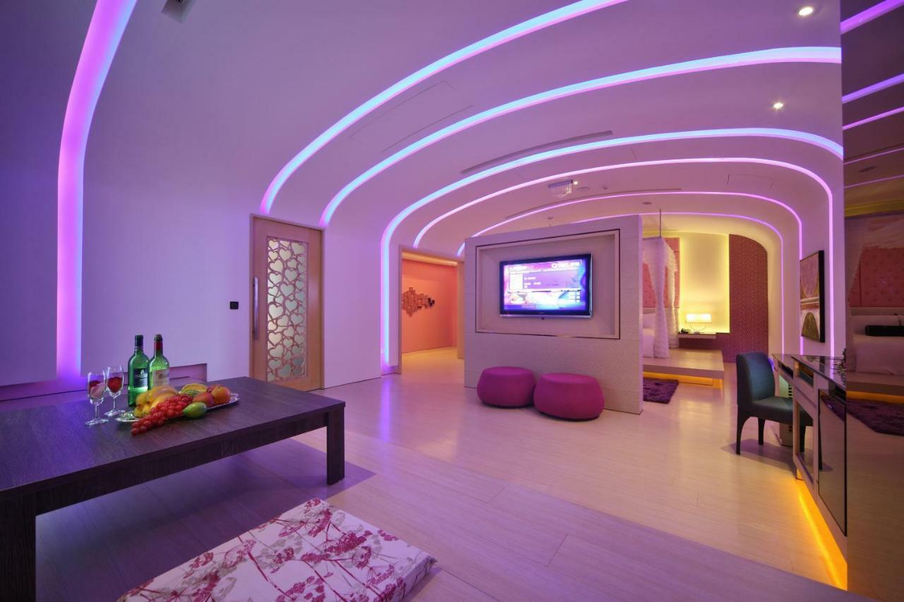 Doule Motel 台中市 エクステリア 写真
