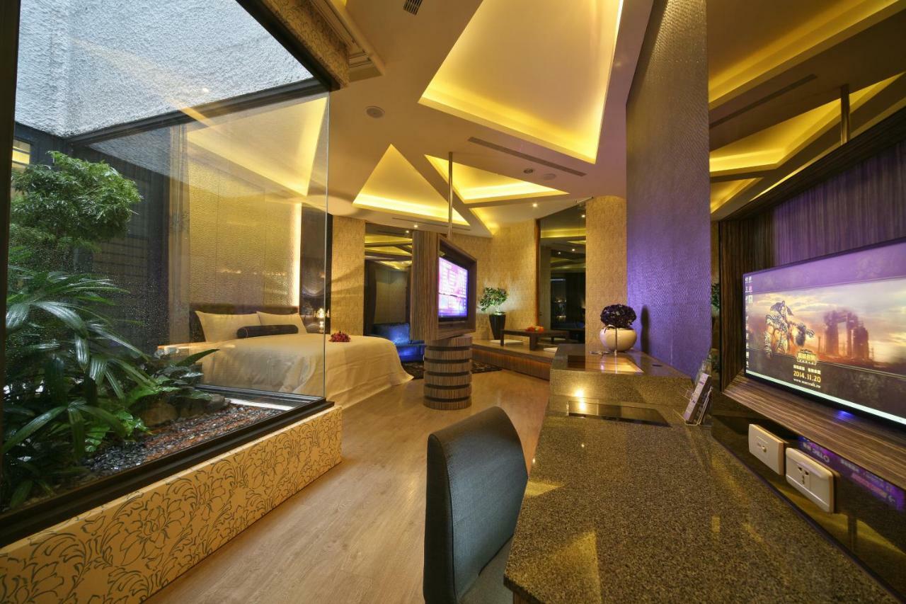 Doule Motel 台中市 エクステリア 写真