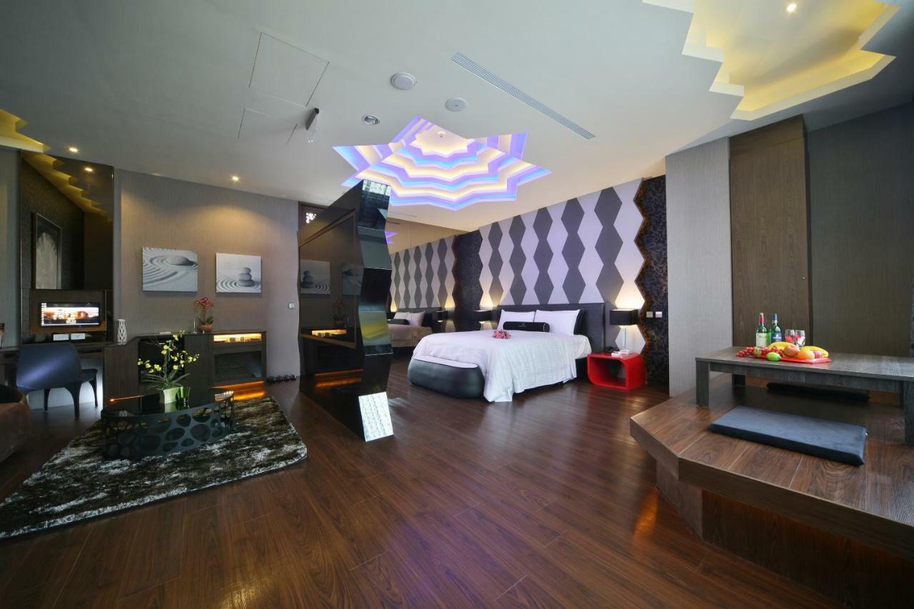 Doule Motel 台中市 エクステリア 写真