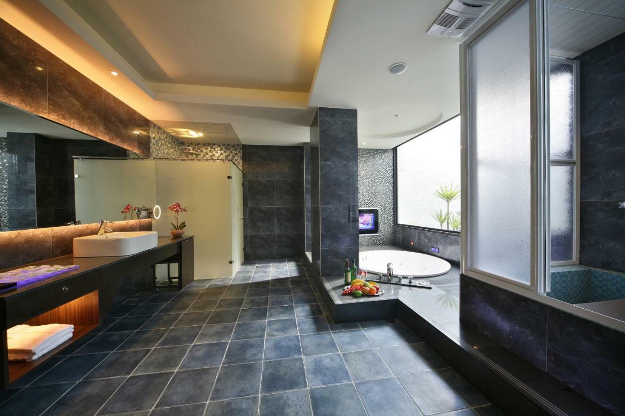 Doule Motel 台中市 エクステリア 写真