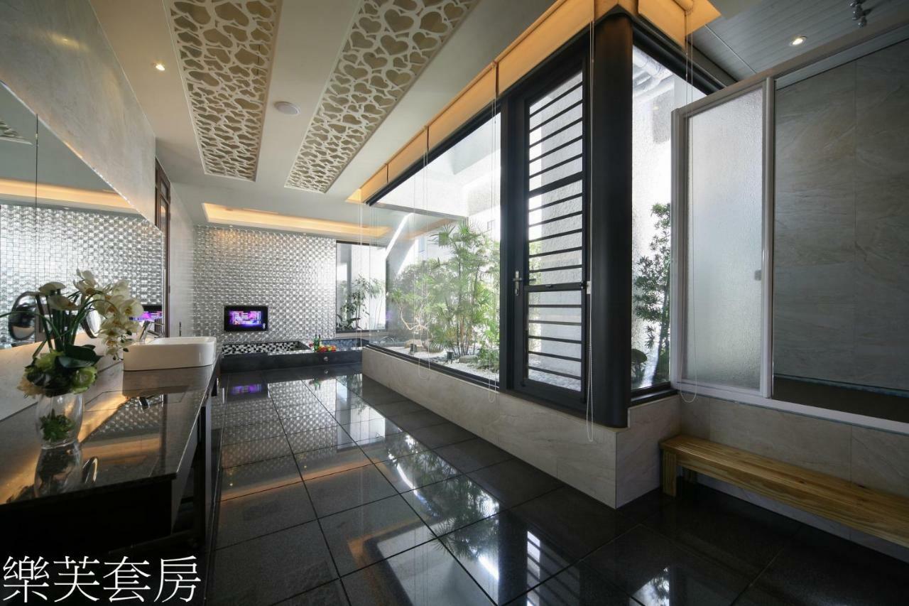 Doule Motel 台中市 エクステリア 写真