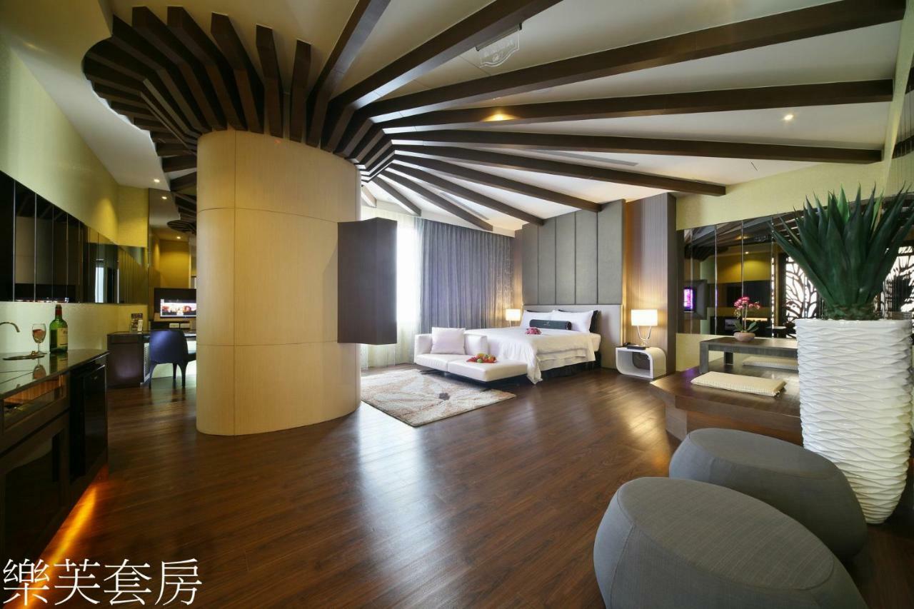 Doule Motel 台中市 エクステリア 写真