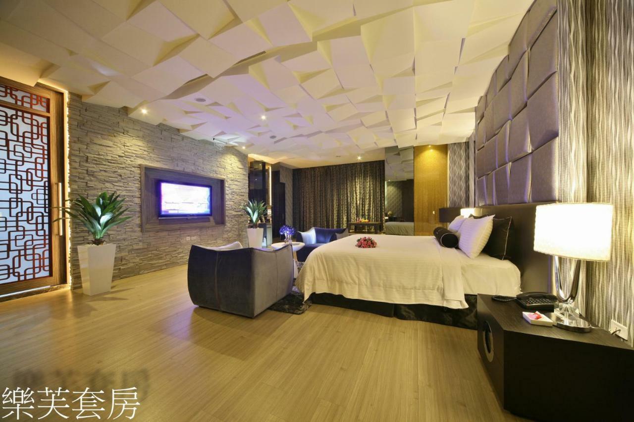 Doule Motel 台中市 エクステリア 写真