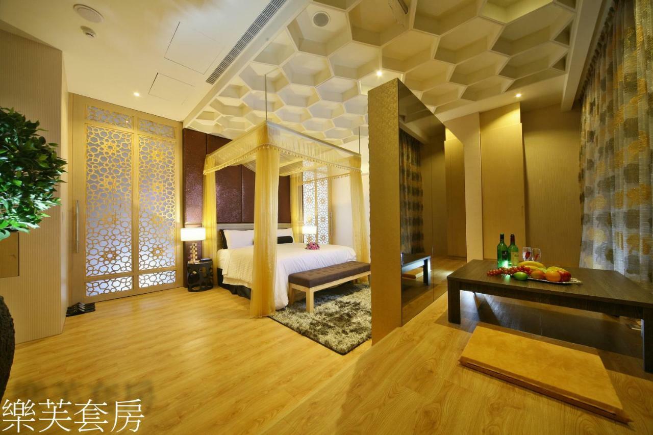 Doule Motel 台中市 エクステリア 写真