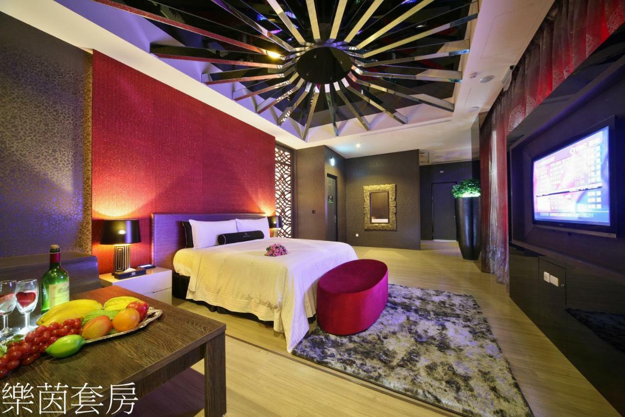 Doule Motel 台中市 エクステリア 写真