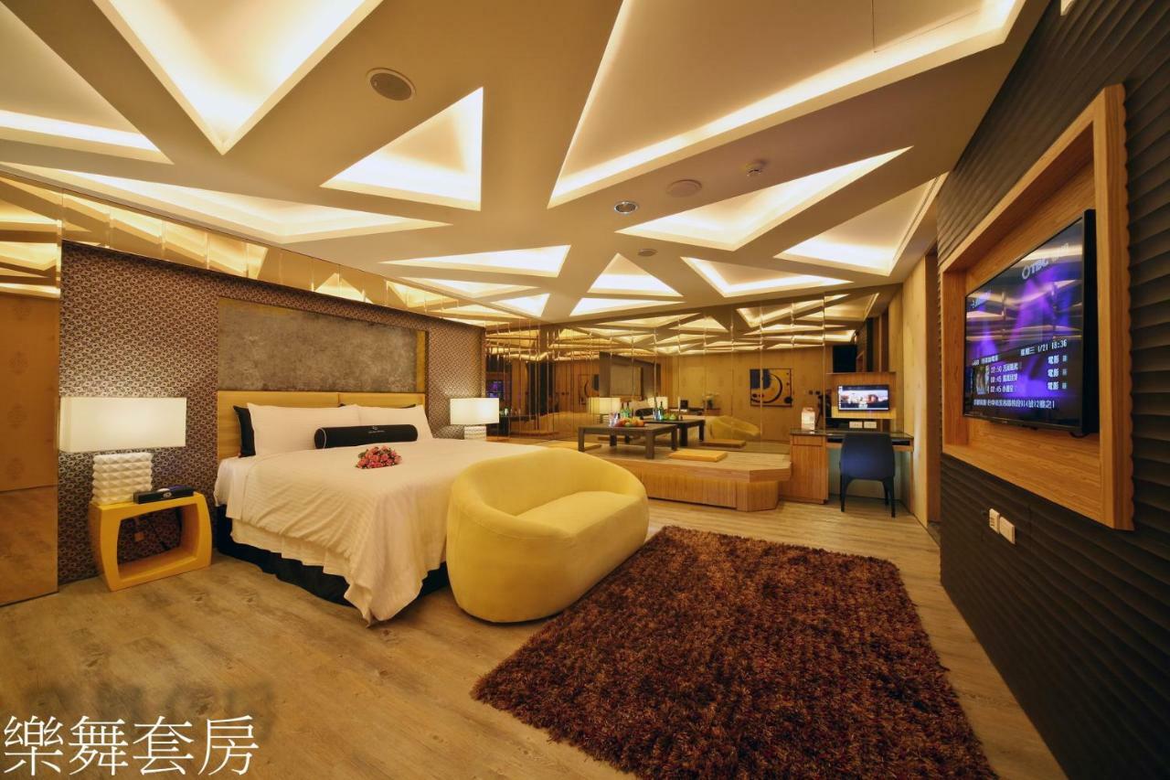 Doule Motel 台中市 エクステリア 写真