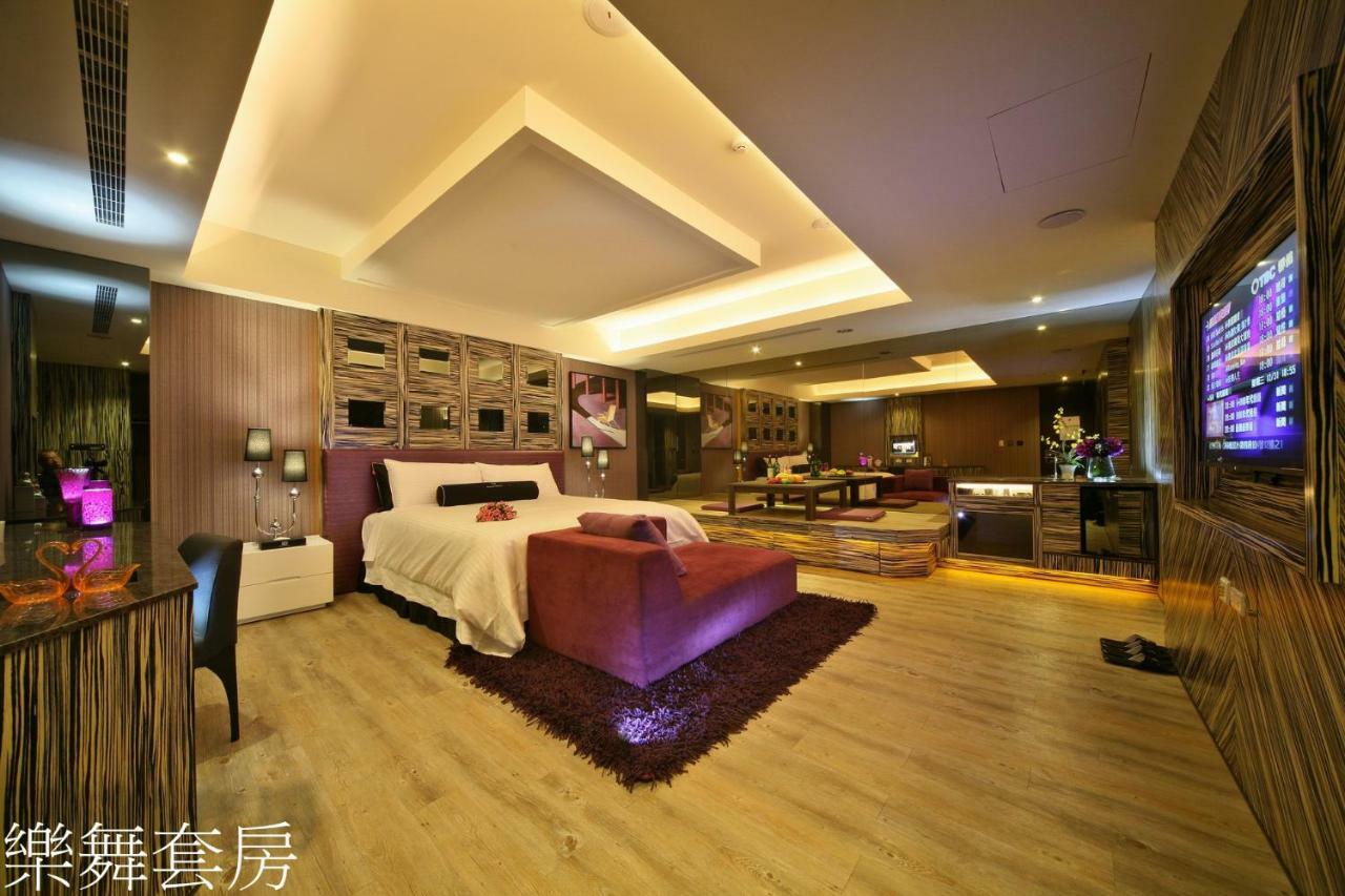 Doule Motel 台中市 エクステリア 写真