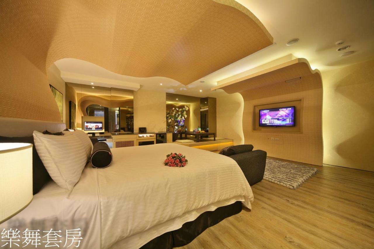 Doule Motel 台中市 エクステリア 写真