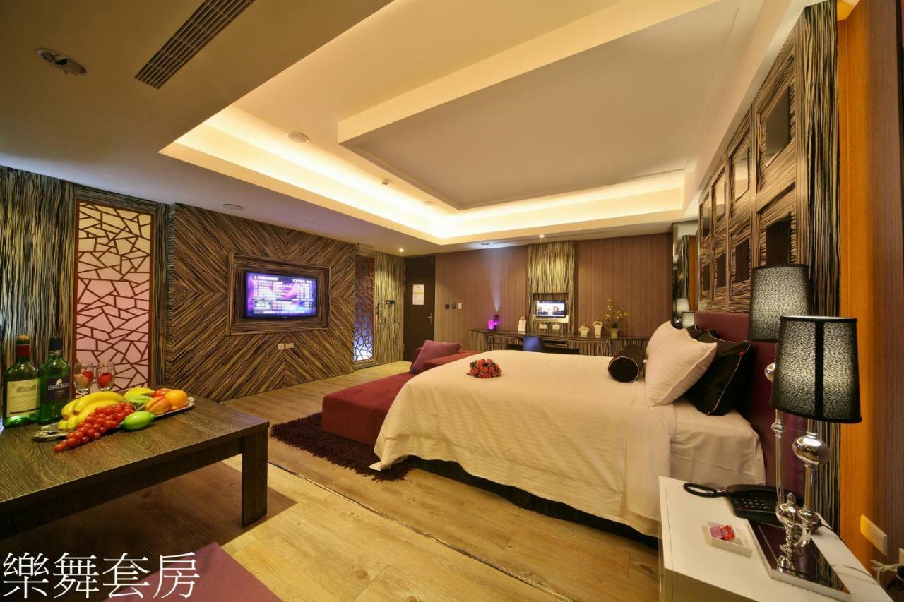 Doule Motel 台中市 エクステリア 写真