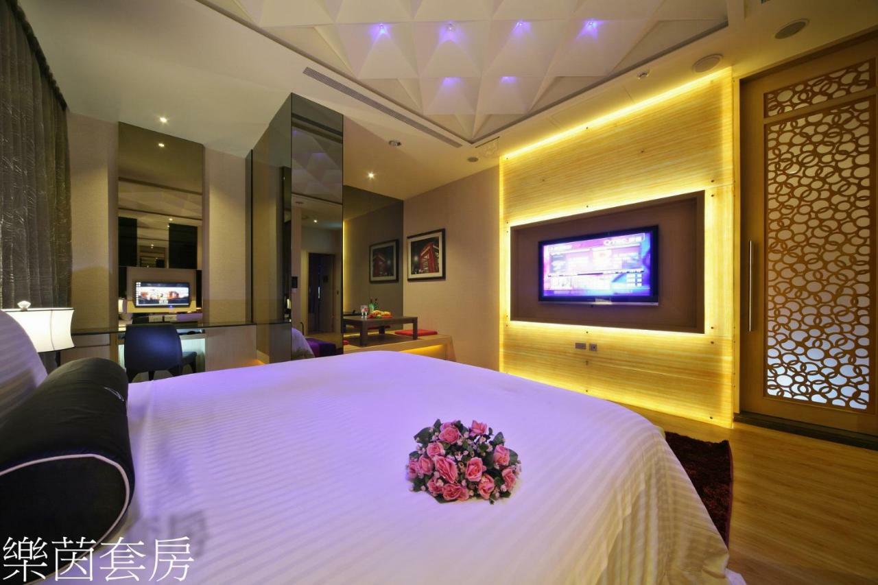 Doule Motel 台中市 エクステリア 写真