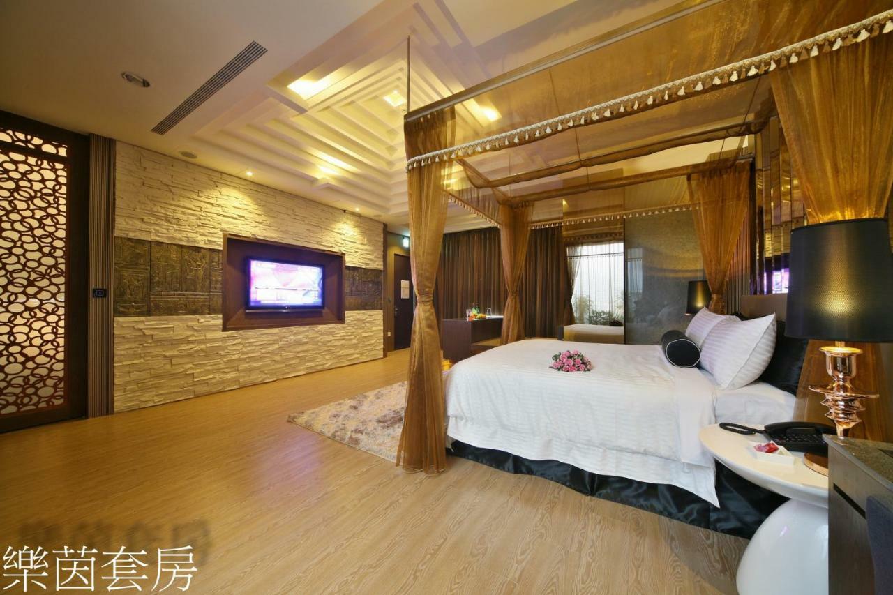 Doule Motel 台中市 エクステリア 写真