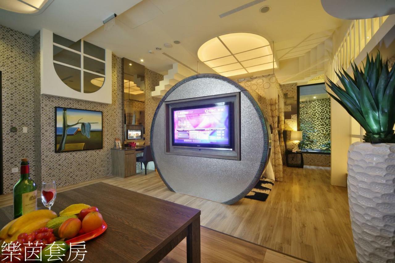 Doule Motel 台中市 エクステリア 写真