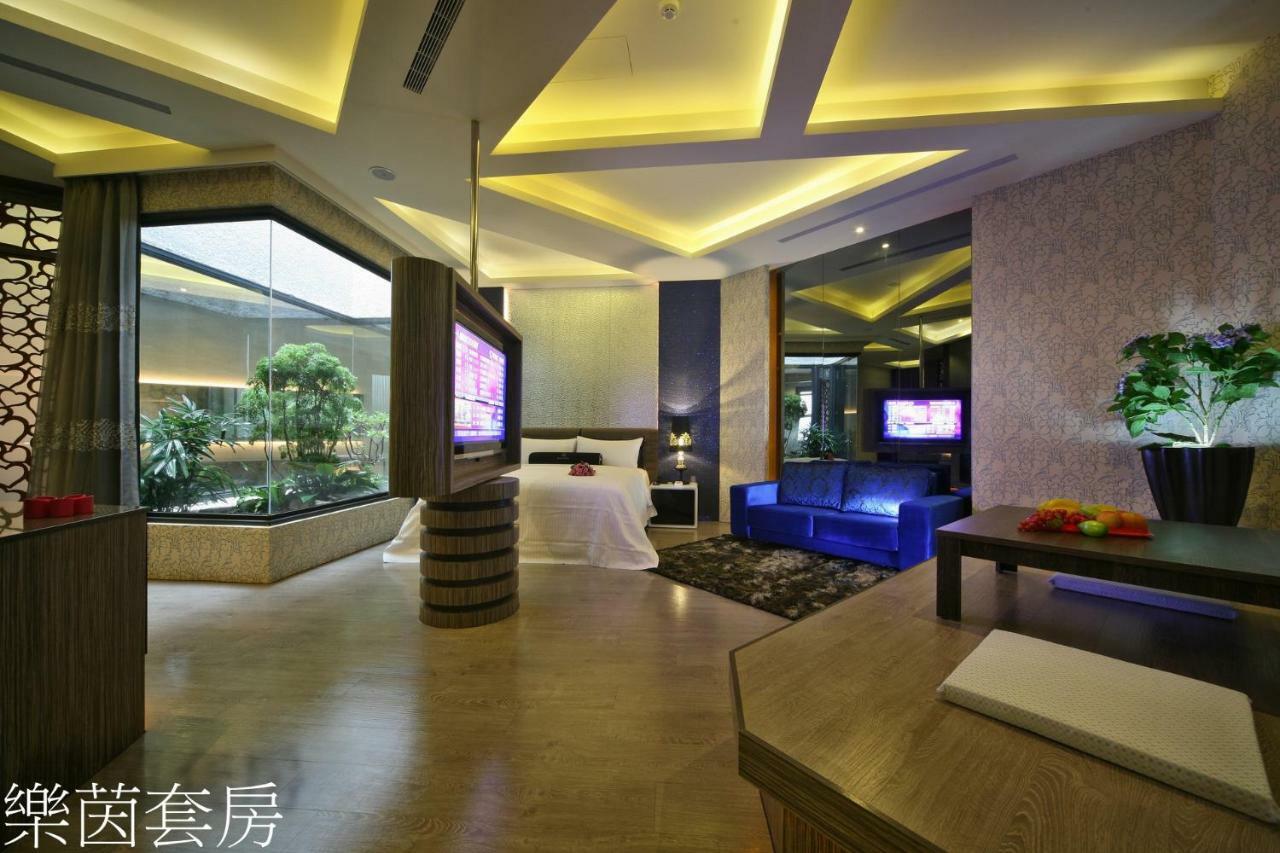 Doule Motel 台中市 エクステリア 写真