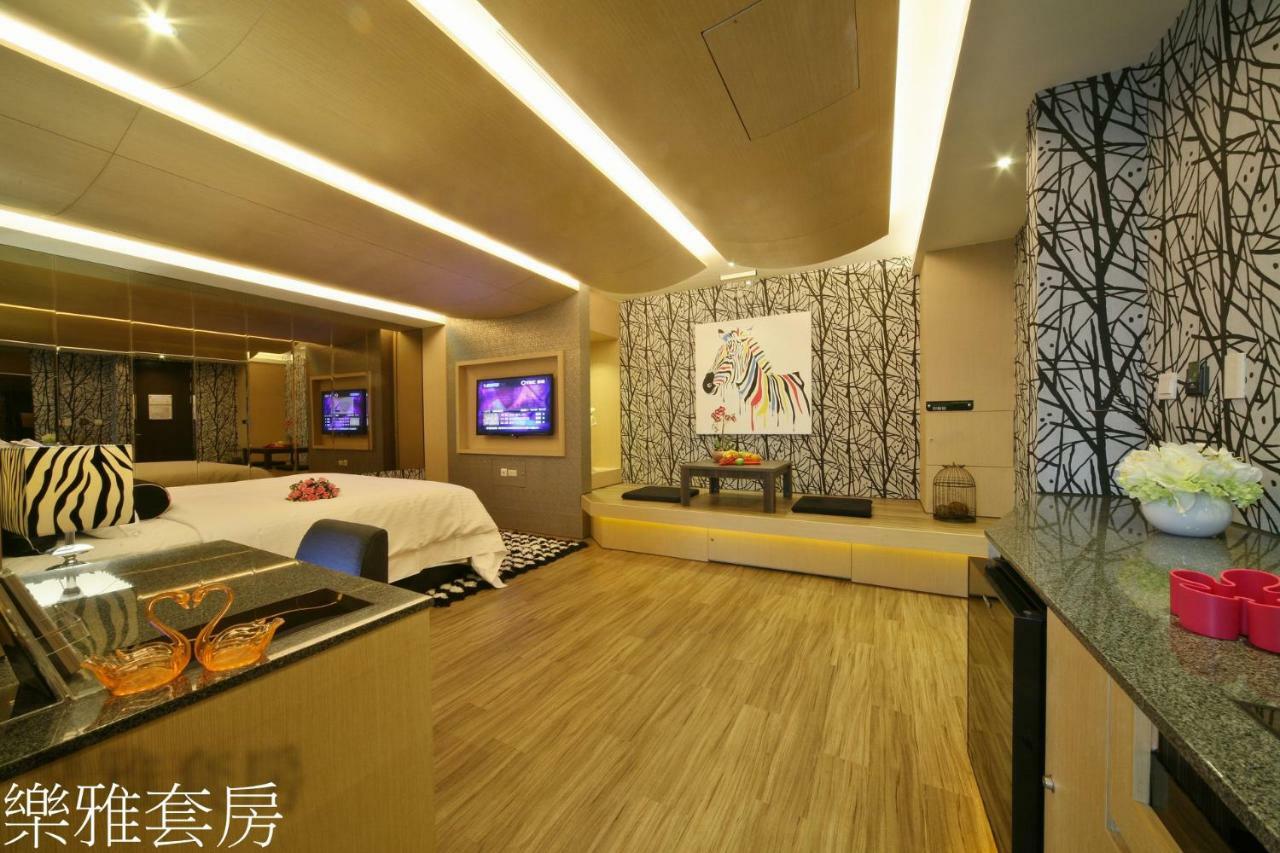 Doule Motel 台中市 エクステリア 写真