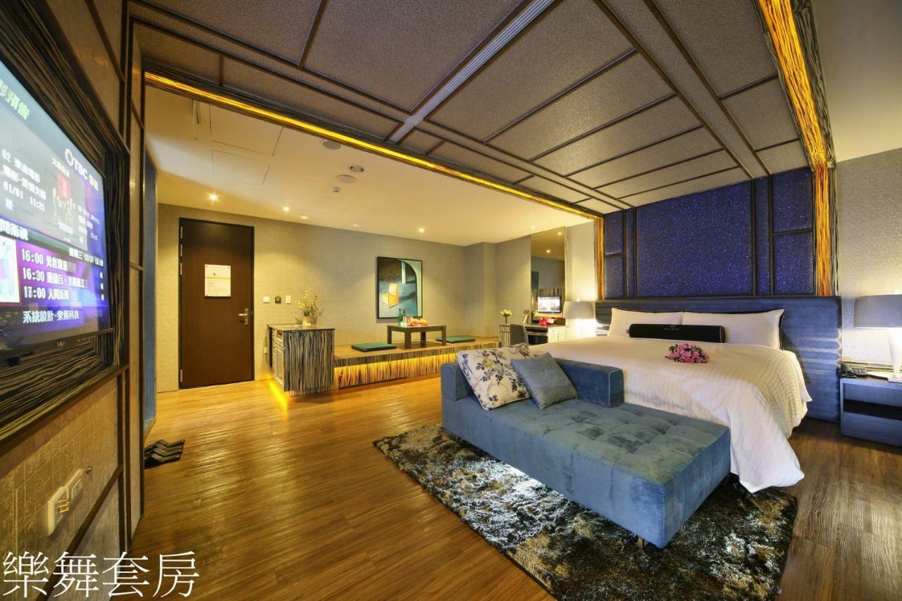 Doule Motel 台中市 エクステリア 写真