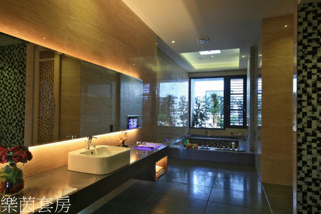 Doule Motel 台中市 エクステリア 写真