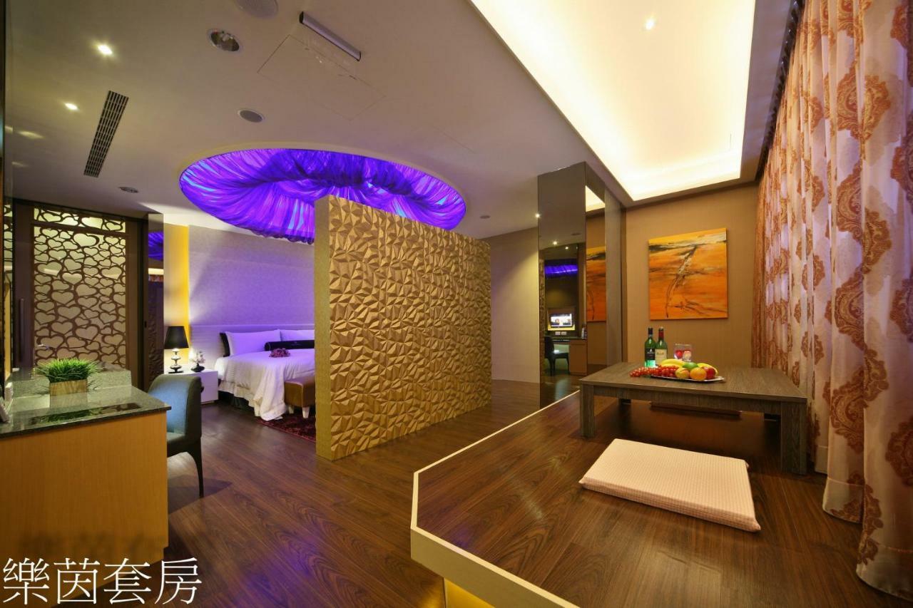 Doule Motel 台中市 エクステリア 写真