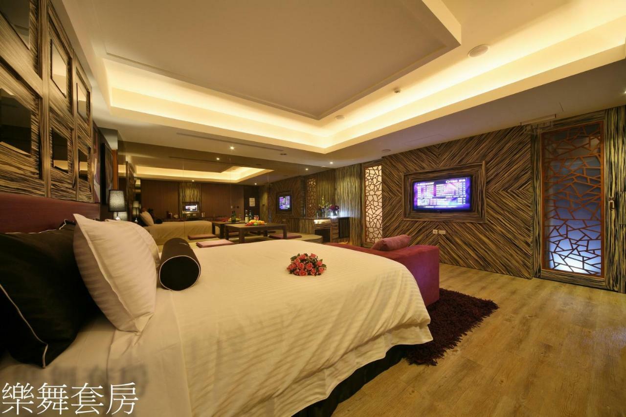 Doule Motel 台中市 エクステリア 写真