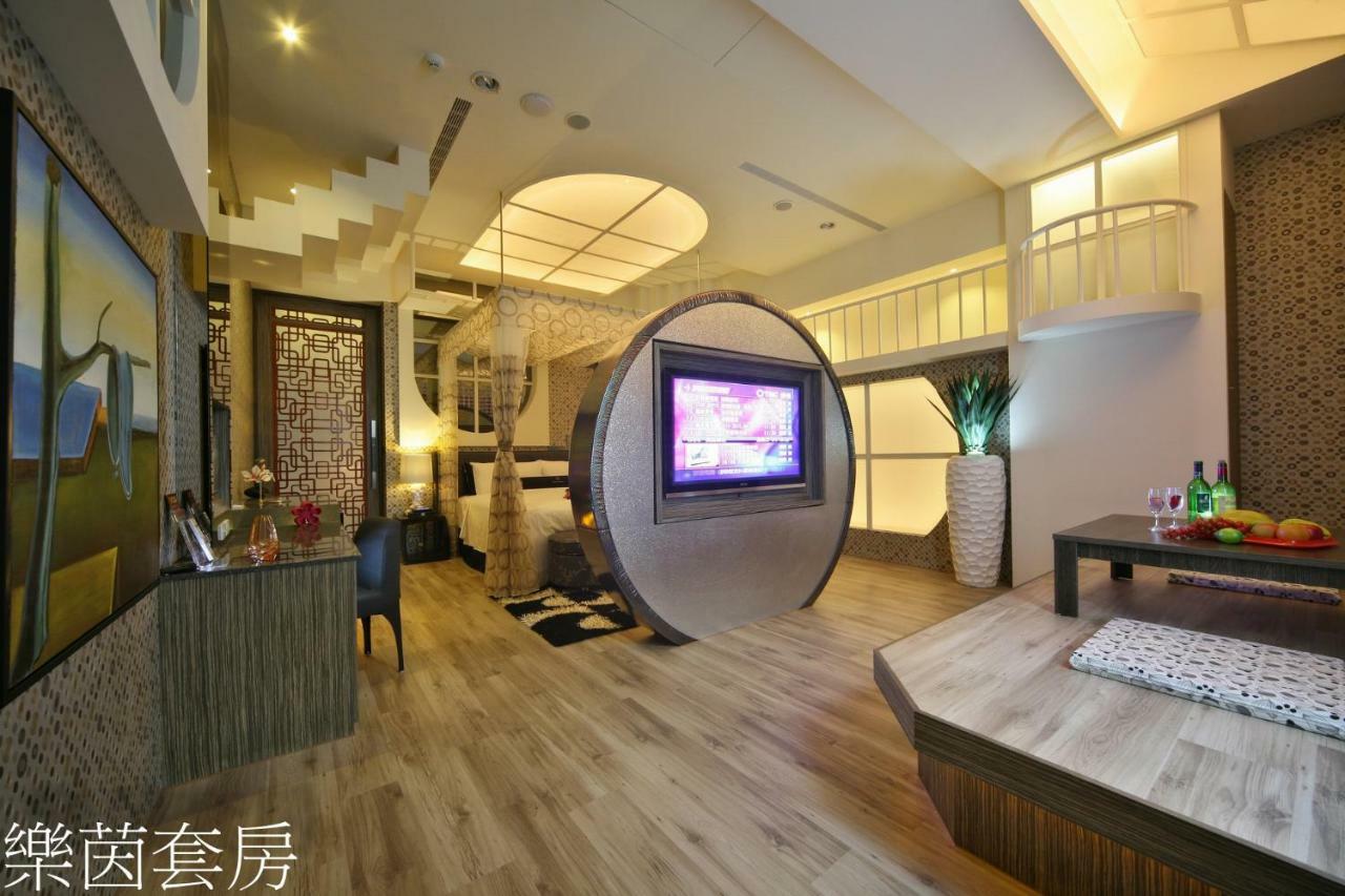 Doule Motel 台中市 エクステリア 写真
