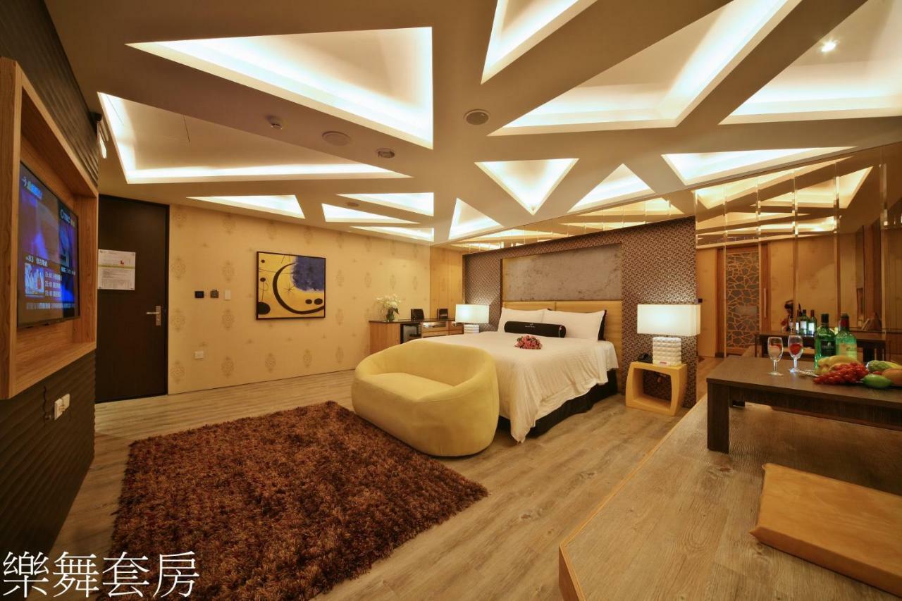 Doule Motel 台中市 エクステリア 写真