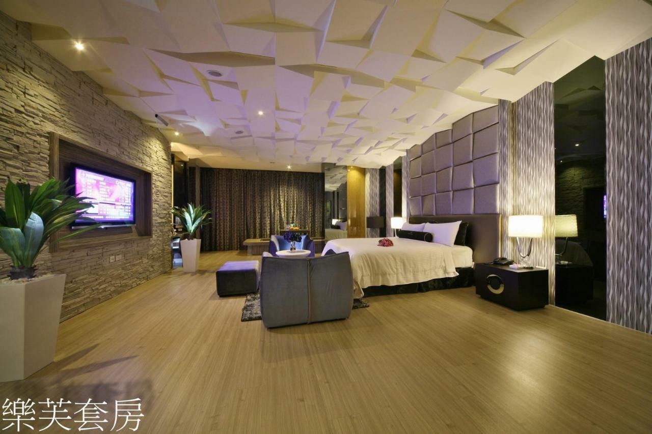 Doule Motel 台中市 エクステリア 写真