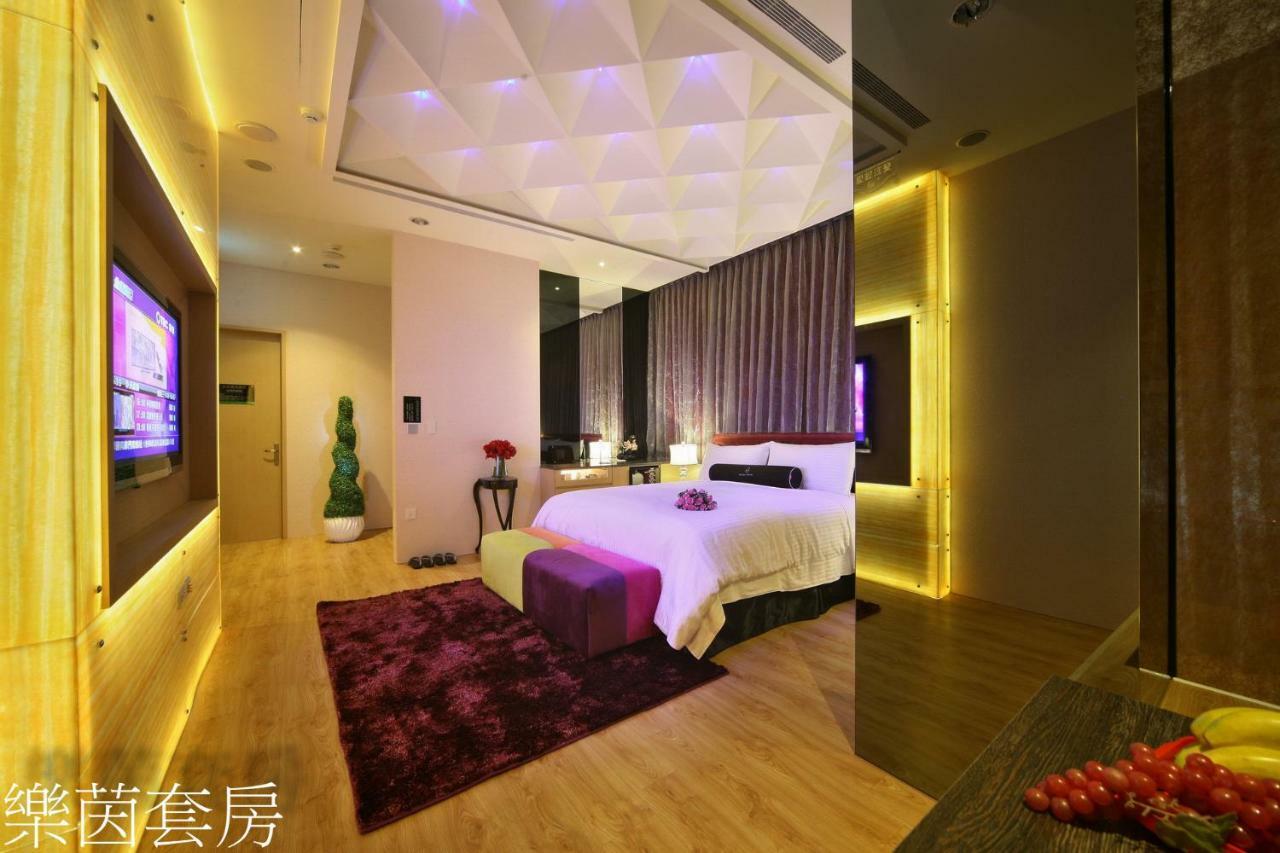 Doule Motel 台中市 エクステリア 写真