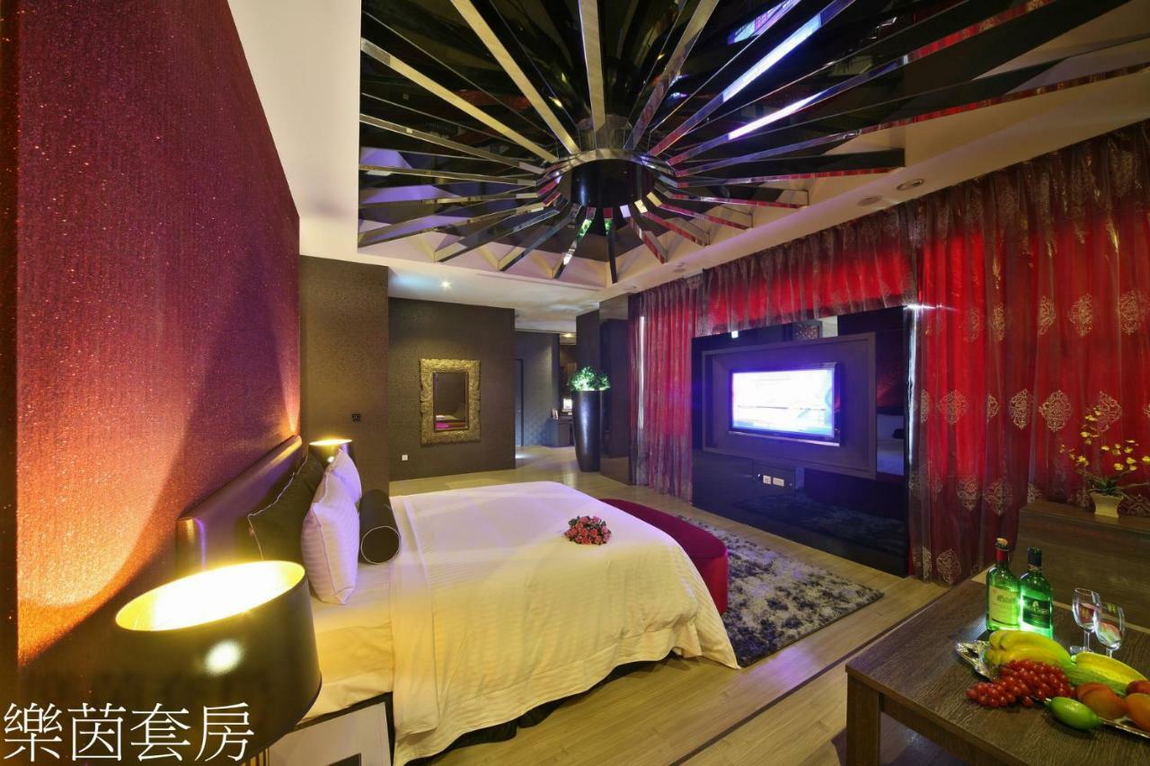 Doule Motel 台中市 エクステリア 写真
