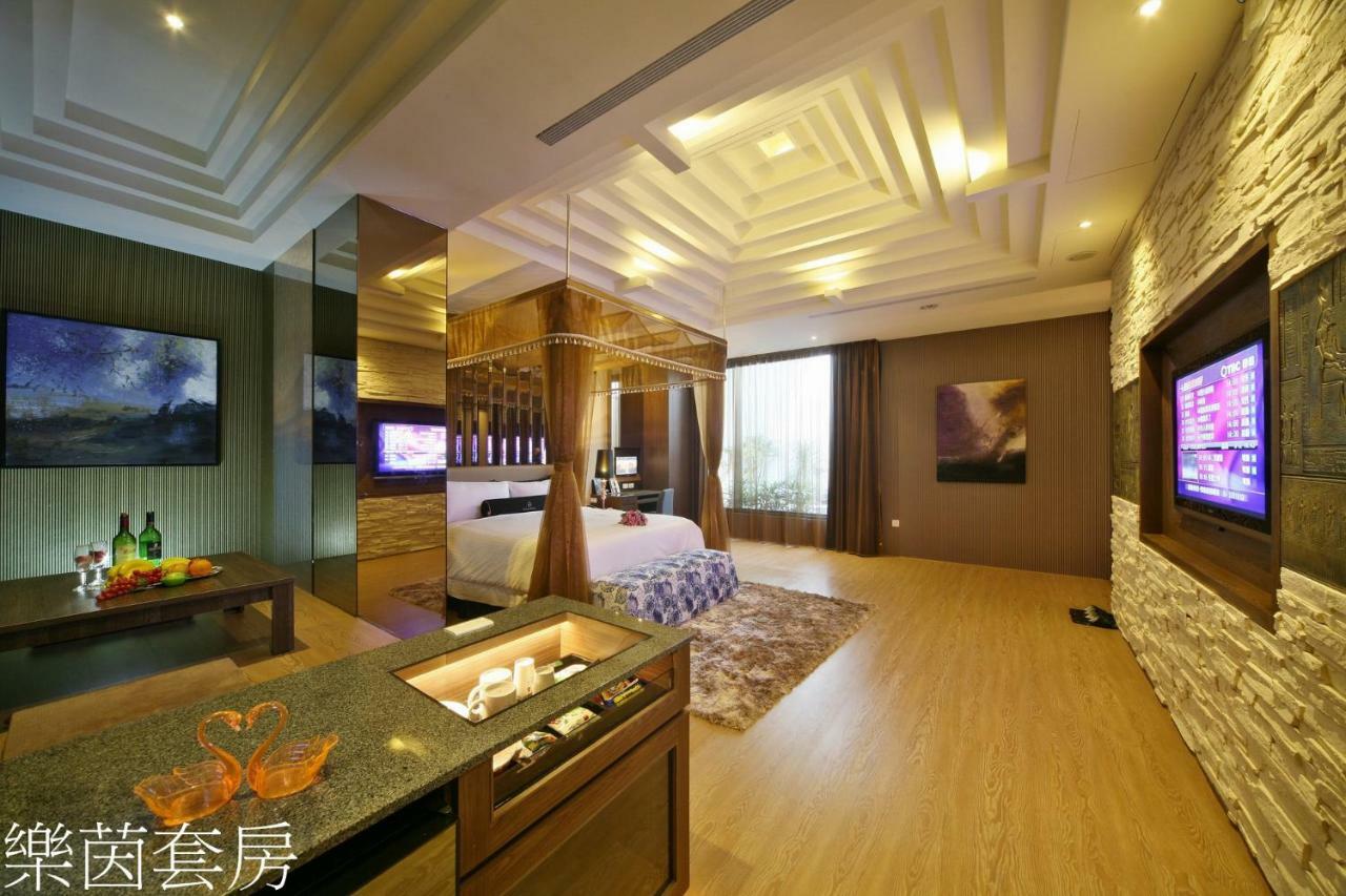 Doule Motel 台中市 エクステリア 写真