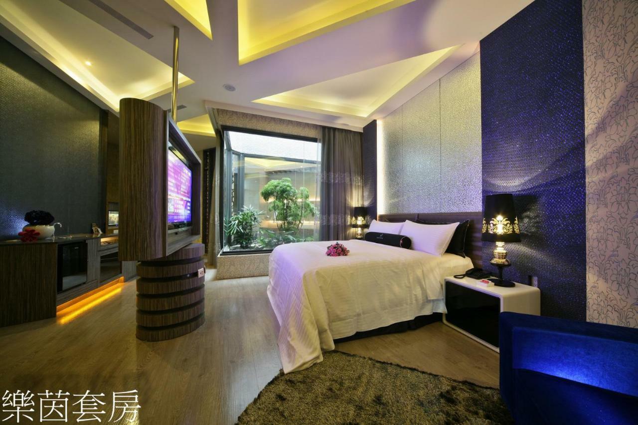 Doule Motel 台中市 エクステリア 写真